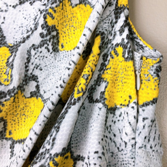 💛 Rachel Roy Ruched Dress 💛 - Picture 3 of 6